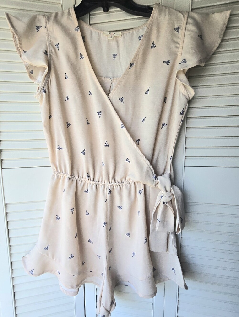 E & M Beige Sailboat Printed Faux Wrap Romper Nautical Coastal Size Small NWOT - Picture 3 of 5